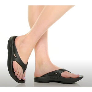 Oofos OOriginal Sandals Mens 6 Womens 8 Black Recovery Flip Flop 1000 NWT